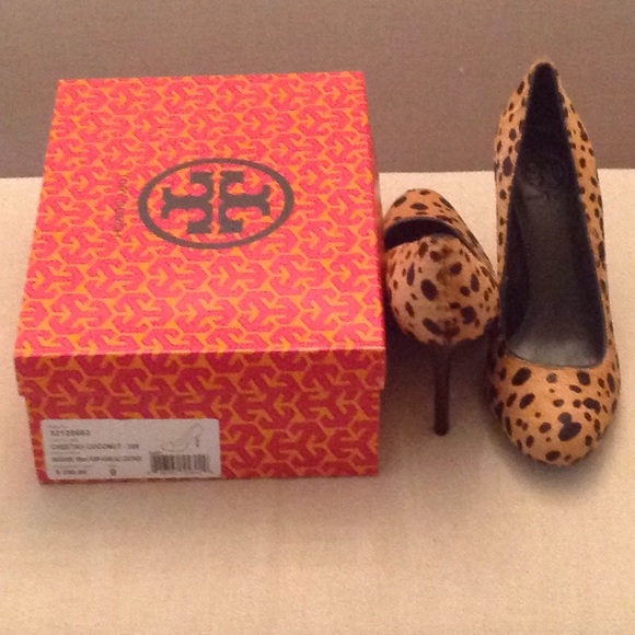 Never worn Tory Burch Cheetah Coconut pumps - Picture 2 of 3